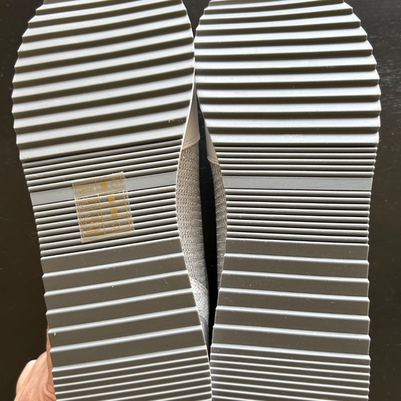 Michael Kors sneakers - Picture 2 of 4